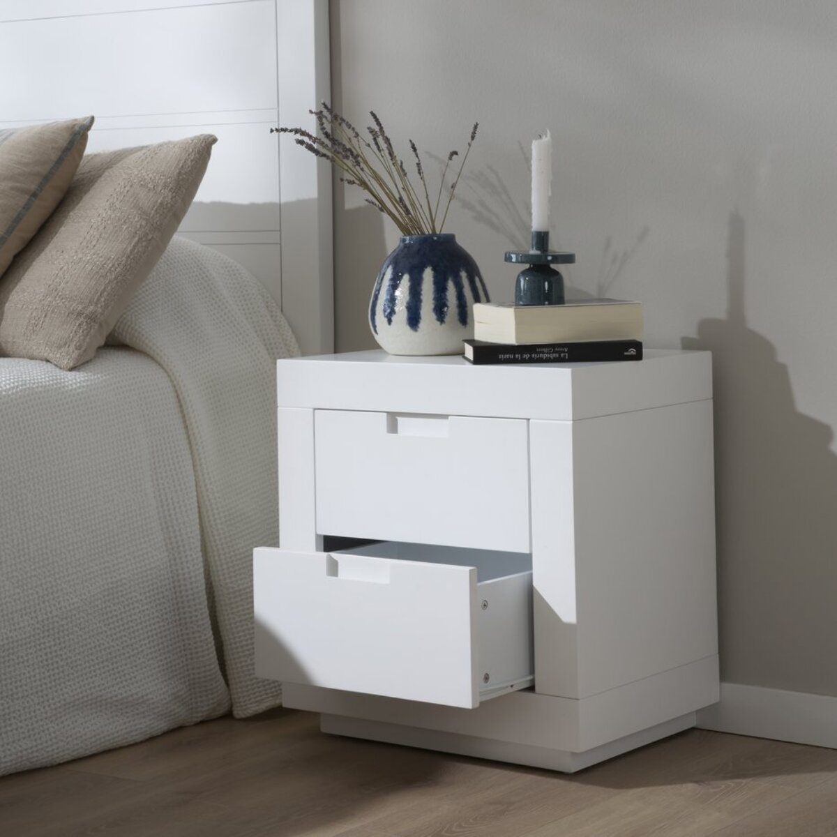 Table de chevet Sisal -bois massif et panneau de mdf-couleur laqué blanc mat 52 x 55 x 37 cm