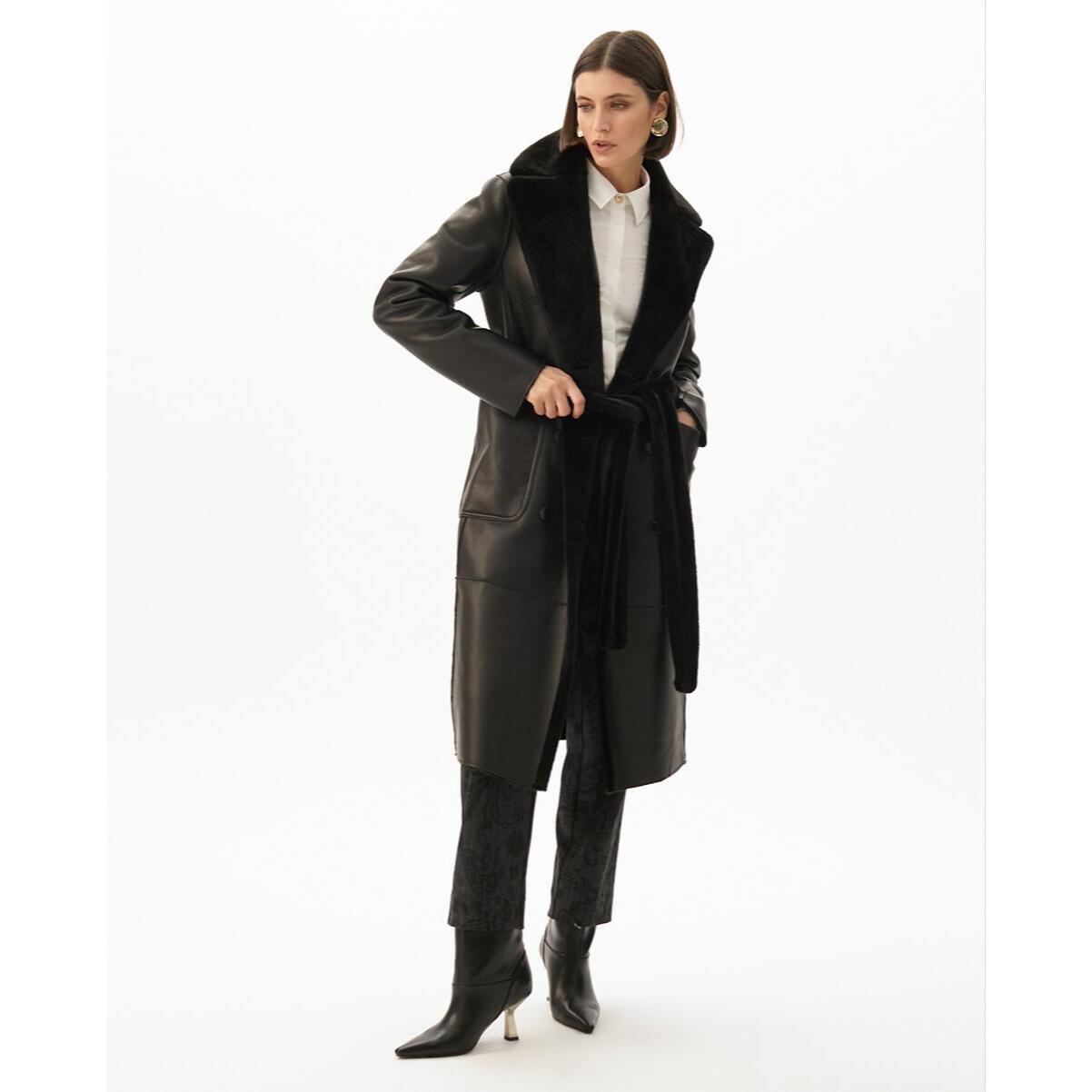 Cappotto lungo in piume nero