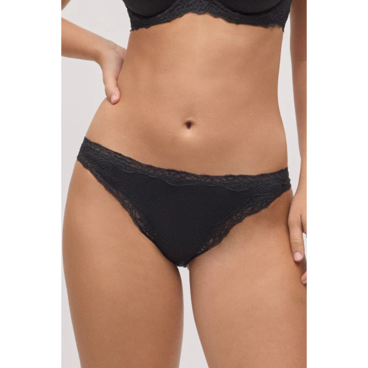 Mutandine brasiliane con pizzo nero