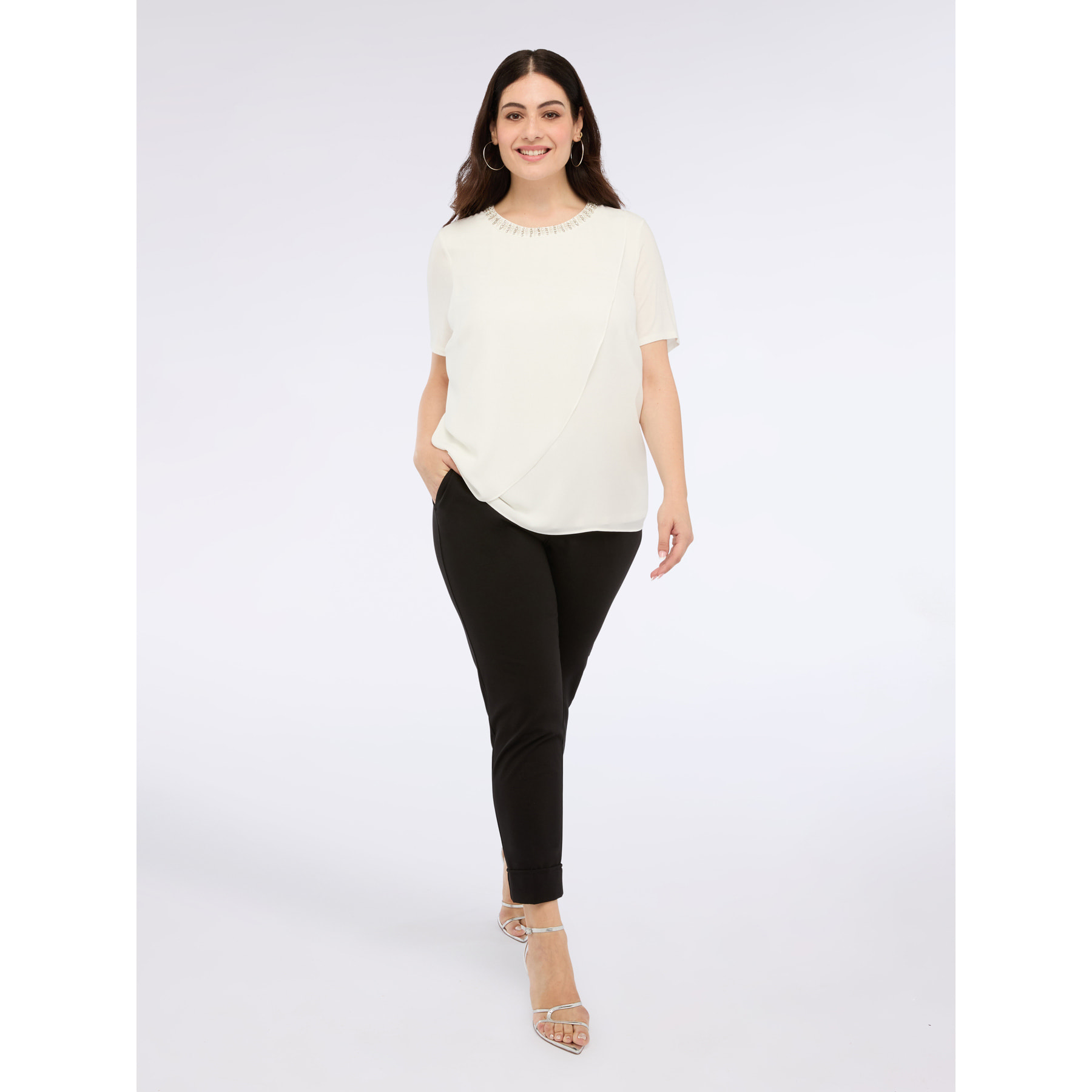 Fiorella Rubino - T-shirt bimaterica con applicazioni gioiello - Bianco