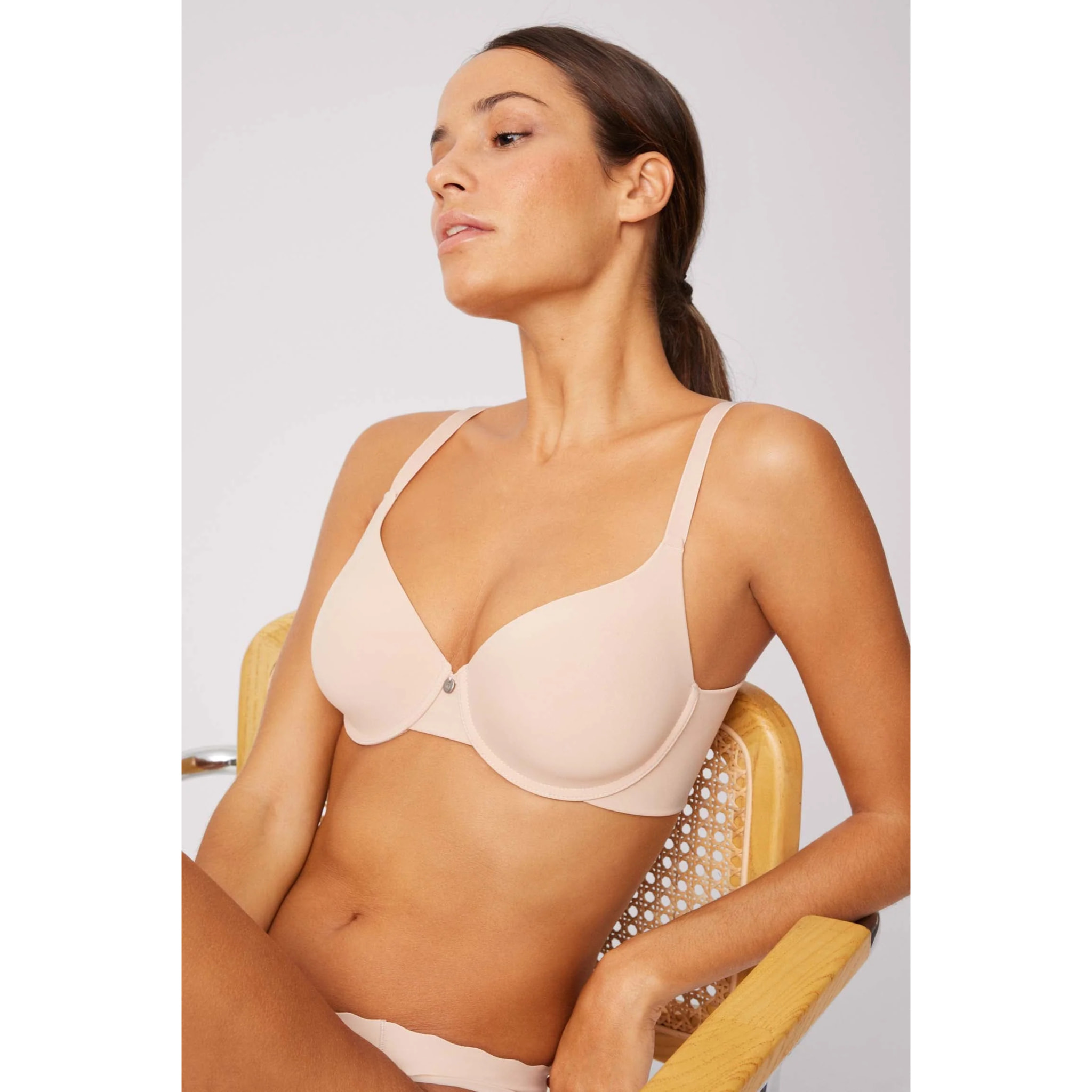 Reggiseno imbottito con ferretto beige e ampia chiusura, coppe B e C