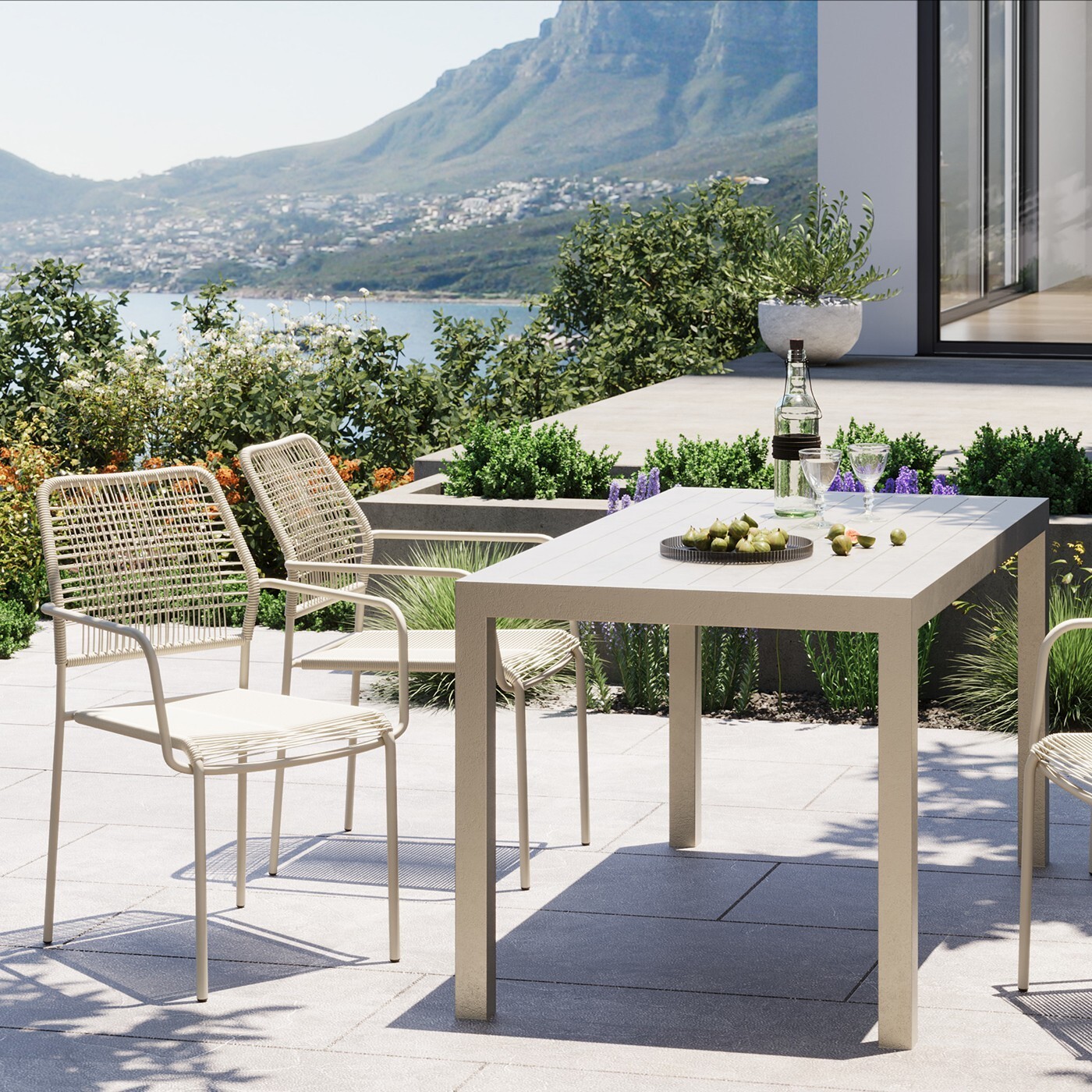 Ensemble de jardin Madagascar table et 4 chaises grises Kare Design