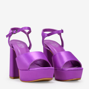 Sandalias de tacón lila en satén con plataforma