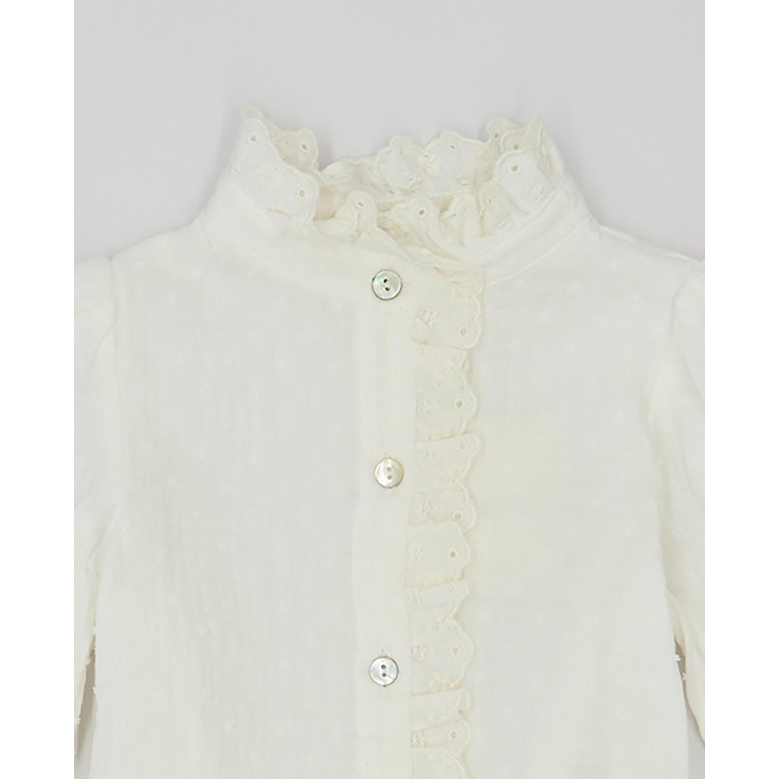 Camisa con detalles y gomitas en los puños